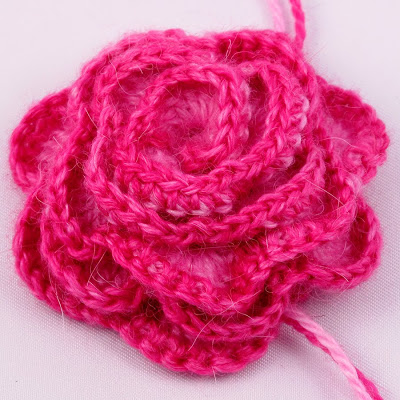 Crochet Rose ♥ http://heidibearscreative.blogspot.com.au